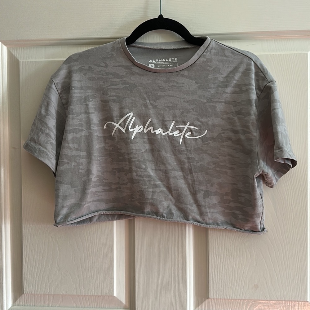Alphalete Camo Crop Tee Small